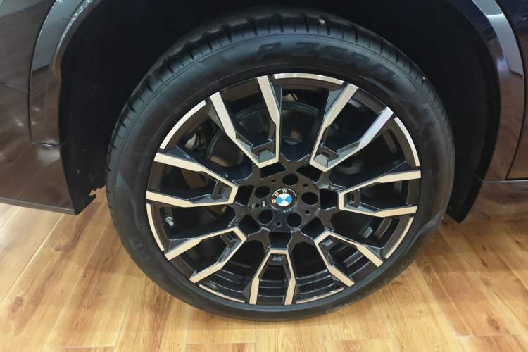 Used BMW X5 2023 xDrive 40Li M Sport Night Edition Package Exterior 5