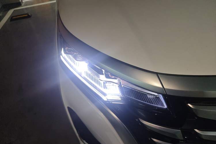 Used Denza D9 2022 DM-i 1040 Prestige Model