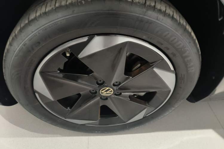 Used Volkswagen ID.UNYX 2024 Pro Long-Range Version Left Front Wheel Hub