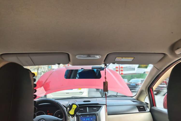 Used Venucia R50 2013 1.6L Automatic Fashion Edition