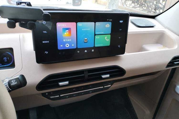 Used Geely Galaxy Panda 2023 Panda Mini 200km Endurance Bear Audio And AC Panel