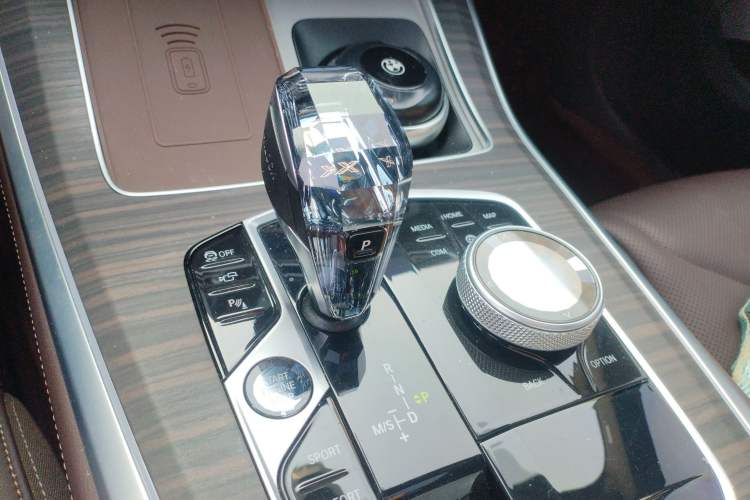 Used BMW X5 2022 xDrive 40Li M Sport Package Gear Lever