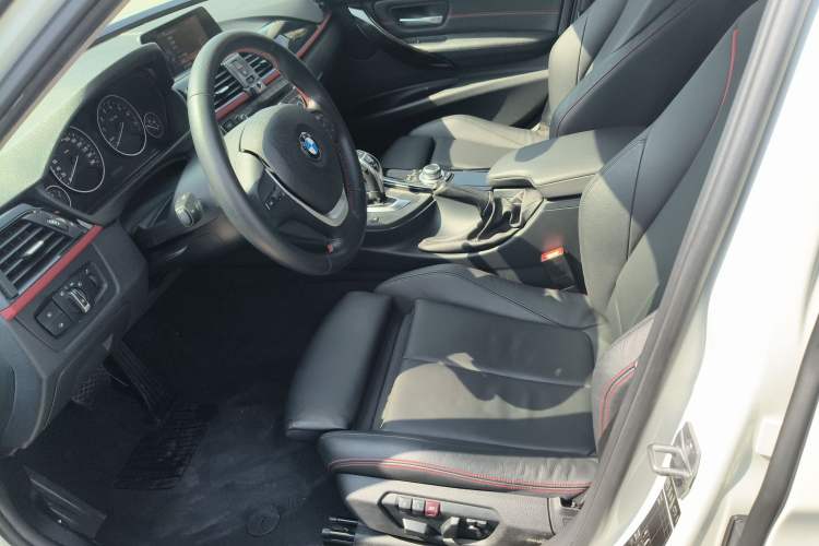 Used BMW 3 Series 2015 320i Sport Design Package
