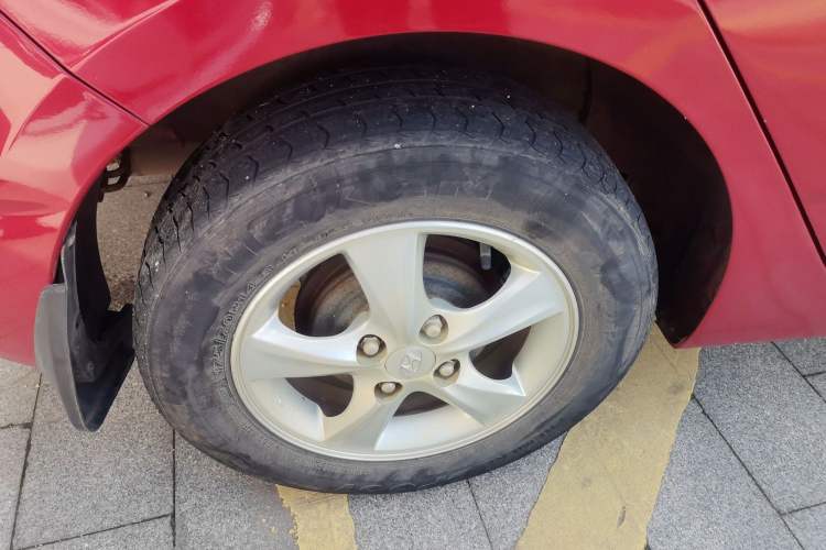 Used Hyundai Verna Ray 2016 1.4L Automatic Leading-Edge GLX Right Rear Wheel Hub