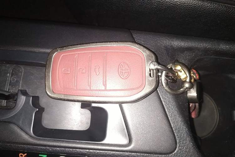 Used Toyota RAV4 2016 2.0L CVT Two-Wheel Drive Fashion Edition China V Standard