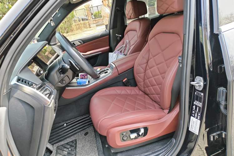 Used BMW X5 2022 Restyled xDrive 40Li Luxury Edition M Sport Package Left Front Seat