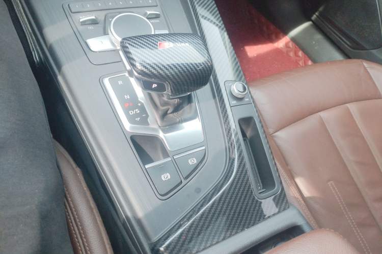 Used Audi A4L 2019 40 TFSI Fashion Version China V Gear Lever