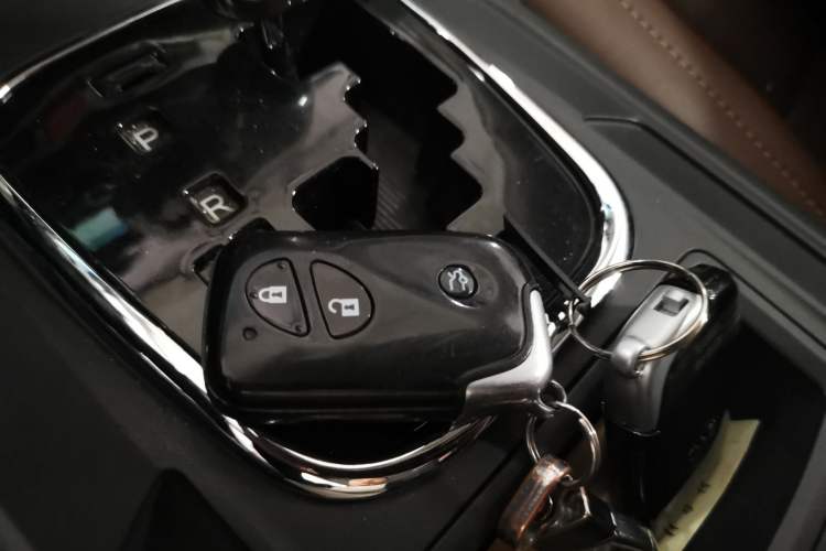 Used BYD S7 2015 2.0T Upgraded Automatic Luxury Version Interior 1