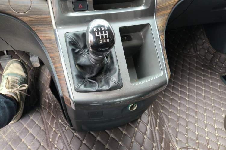 Used FORTHING Lingzhi PLUS 2021 Travel Edition 2.0L Manual Luxury 7-Seater
