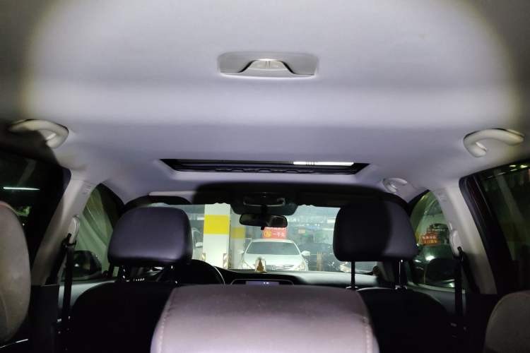 Used GAC Trumpchi GS4 2017 235T G-DCT Two-Wheel Drive Luxury Edition Headliner