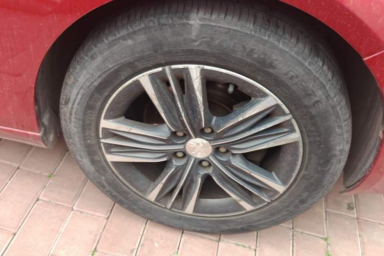 Used Peugeot 308 2016 230THP Automatic Luxury Edition Right Front Wheel Hub