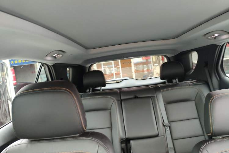 Used Chevrolet Equinox 2017 550T Automatic All-Wheel-Drive Top-Tier Version Headliner