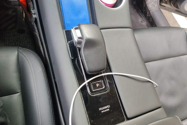 Used Hima AITO M5 2022 Extended-Range Four-Wheel Drive Performance Version Gear Lever