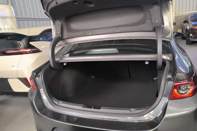 Used Mazda 3 Axela 2021 1.5L Automatic ZhiMei Edition Trunk