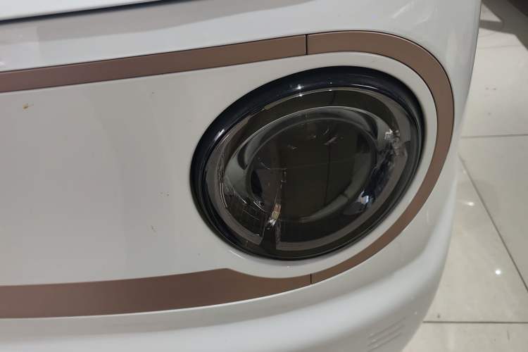 Used Geely Galaxy Panda 2023 Panda Mini 200km Endurance Bear Left Front Headlight