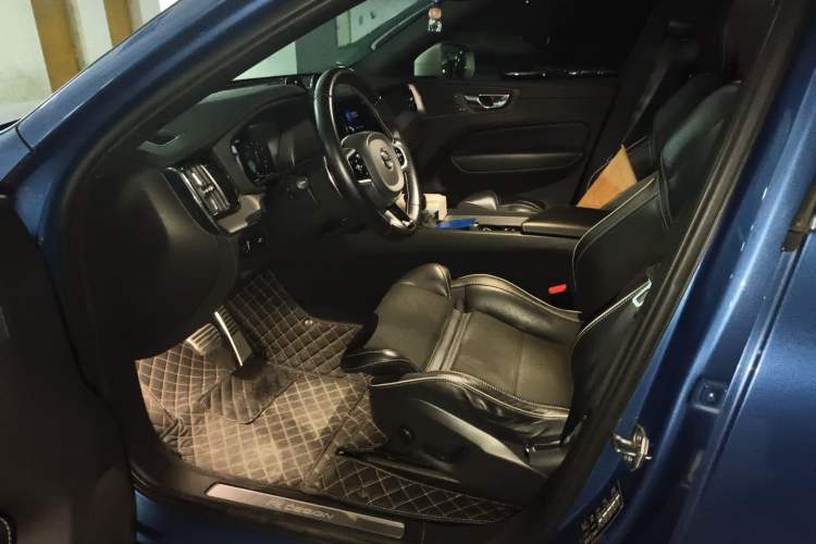 Used Volvo XC60 2019 T5 4x4 Zhiyuan Sport Edition China V Standard