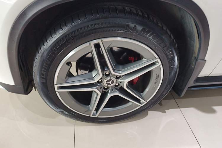 Used Mercedes-Benz GLE Coupe 2018 GLE 400 4MATIC Coupe SUV Exterior 4