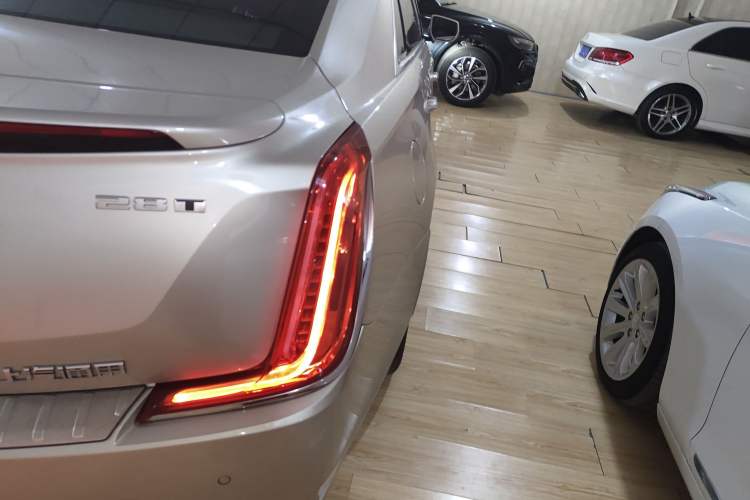 Used Cadillac XTS 2018 28T Luxury Edition Right Rear Taillight