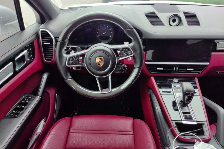 Used Porsche Cayenne 2023 Cayenne Coupé 3.0T Platinum Edition Steering Wheel