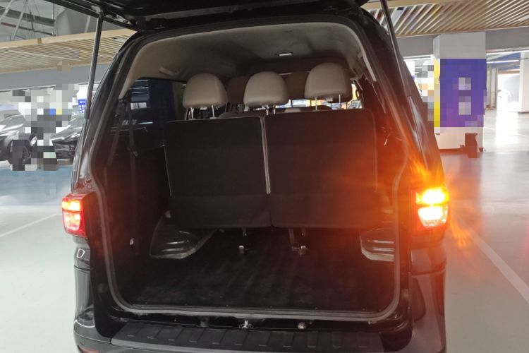 Used FORTHING Lingzhi 2023 M5L 1.6L Base Model 7 Seats Trunk