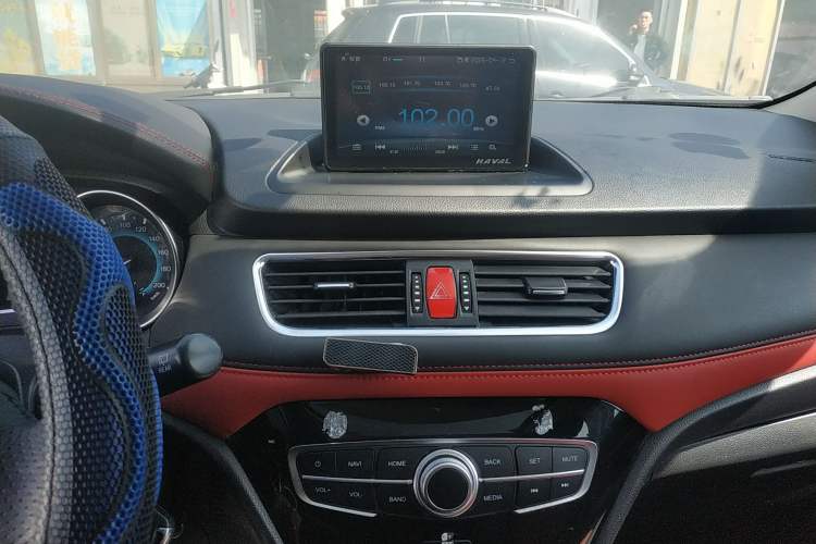 Used Haval H1 2016 Revised Version Blue Badge 1.5L AMT Luxury Edition Audio And AC Panel