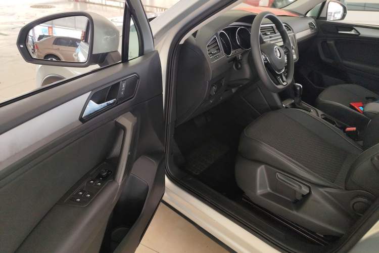 Used Volkswagen Tiguan L 2019 330TSI Automatic Two-Wheel Drive Luxury Edition China V Standard Driver Seat