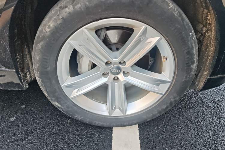 Used Audi Q8 2019 45 TFSI Luxury Prestige Edition Right Front Wheel Hub