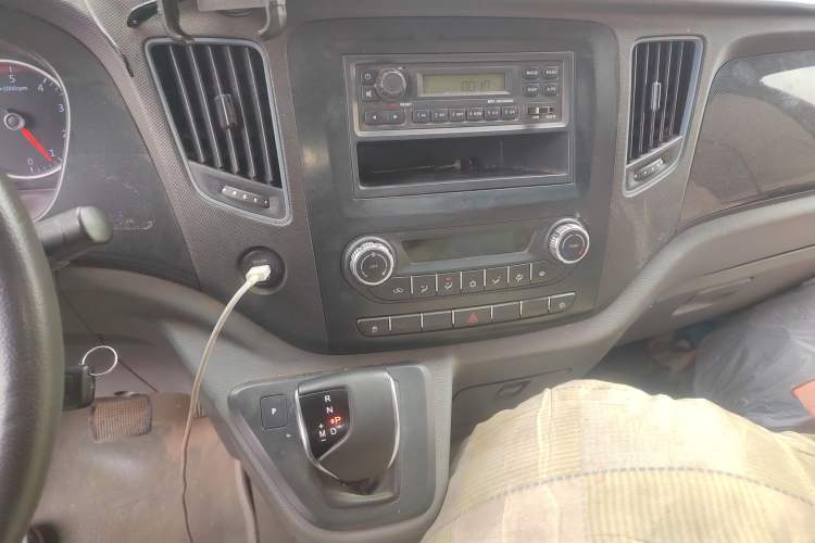 Used Foton Toano 2023 2.0T Automatic Urban Edition Short Wheelbase Mid-Height Design with Single Rear Tire—Available in 5/6/9-Seater Configurations
