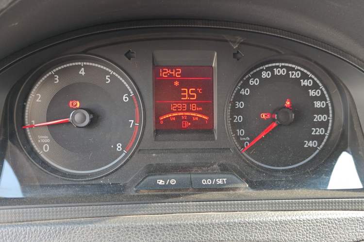 Used Volkswagen Santana 2016 1.6L Manual Fashion Edition Odometer Close Up