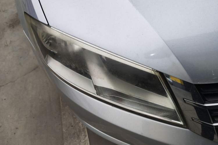 Used Volkswagen Lavida 2013 Restyled Classic 1.6L Manual Comfort Edition Right Front Headlight