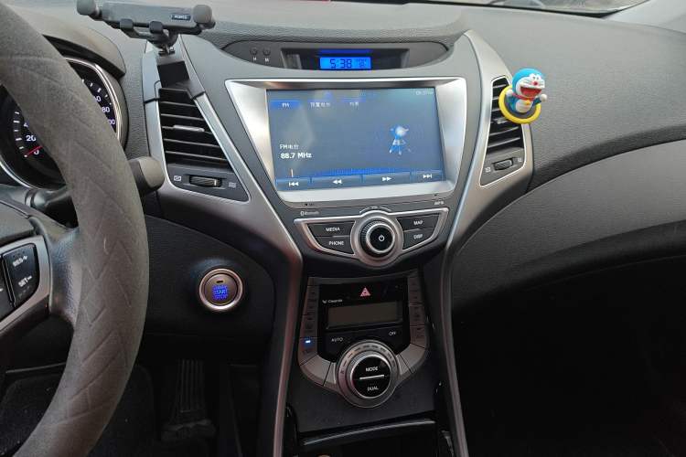 Used Hyundai Elantra (5th Generation / Langdong) 2015 1.6L Automatic Luxury Model Audio And AC Panel