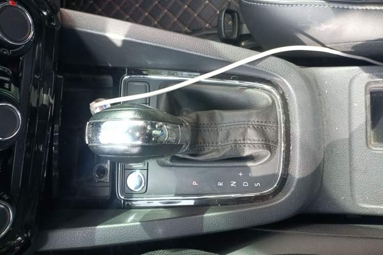 Used Volkswagen Sagitar 2018 1.6L Automatic Comfort Model Gear Lever