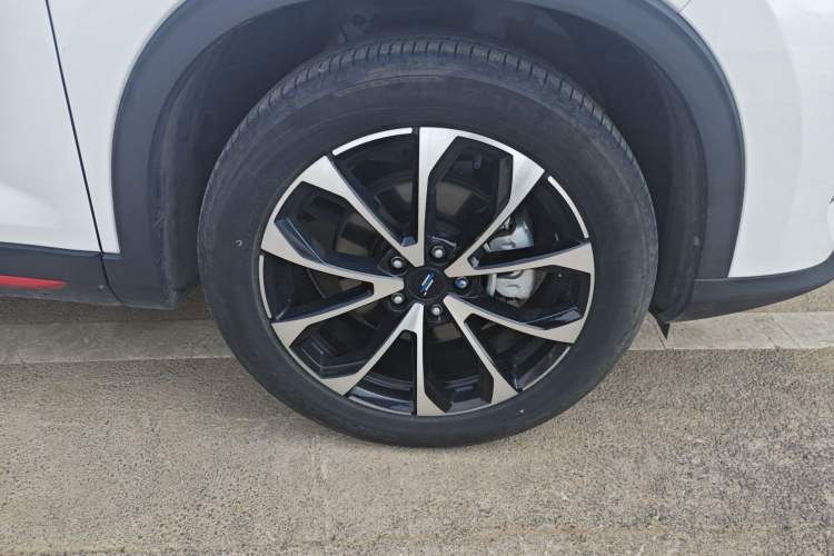 Used CHANGAN OSHAN X7 PLUS 2023 Enjoy Edition 1.5T Automatic Smart Edition 7-Seater Right Front Wheel Hub