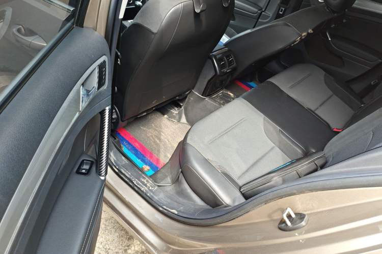 Used Volkswagen Golf 2018 1.6L Automatic Comfort Model Left Rear Seat