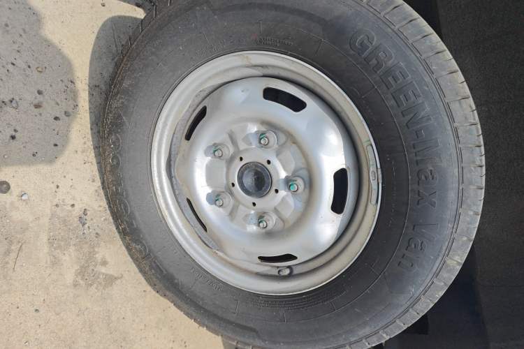 Used JMC Fushun 2022 2.0T Manual Van Short Wheelbase Mid-Height Roof 3-Seater Right Rear Wheel Hub