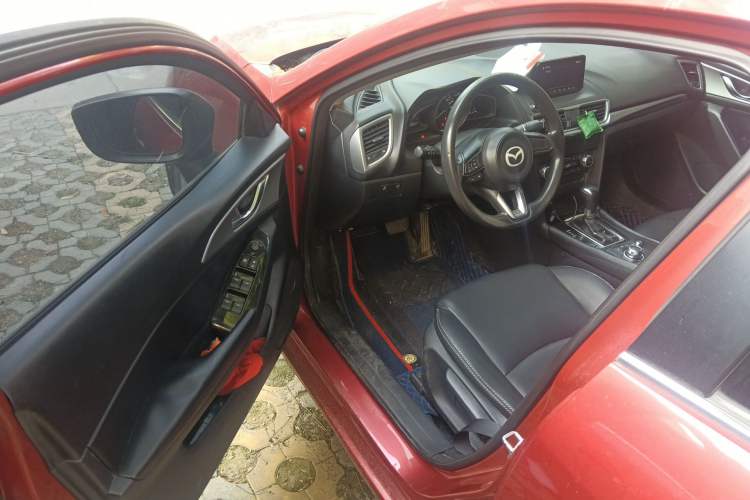 Used Mazda 3 Axela 2017 Sedan 1.5L Automatic Luxury Model Emission Standard China V
