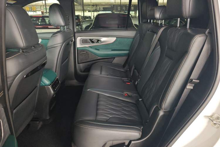 Used GAC Trumpchi GS8 2022 Dual-Engine Series 2.0TM Two-Wheel Drive Prestige Edition (7 Seats) Left Rear Seat