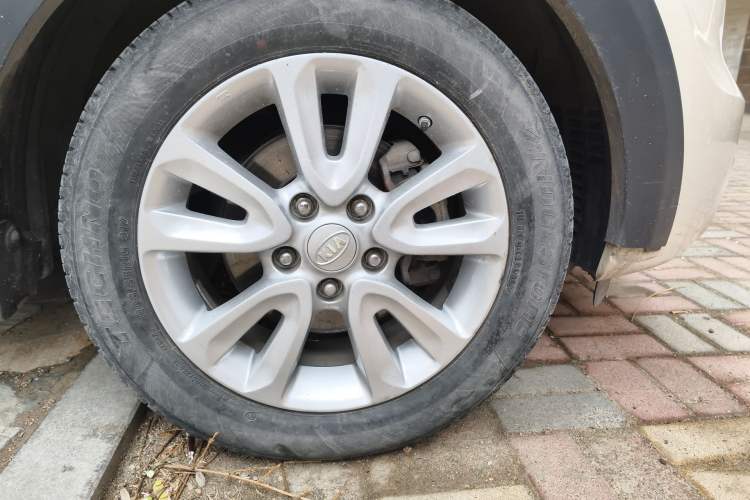 Used Kia Soul 2012 1.6L AT Premium Right Front Wheel Hub