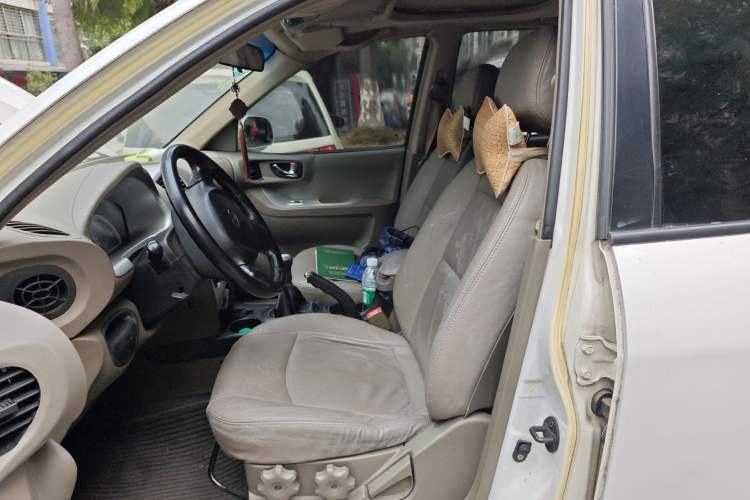 Used Huatai Santa Fe Classic 2011 2.0L Gasoline Manual Two-Wheel Drive Luxury Version Left Front Seat
