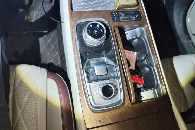 Used Ford Equator 2021 EcoBoost 225 Premier 6-Seater Gear Lever