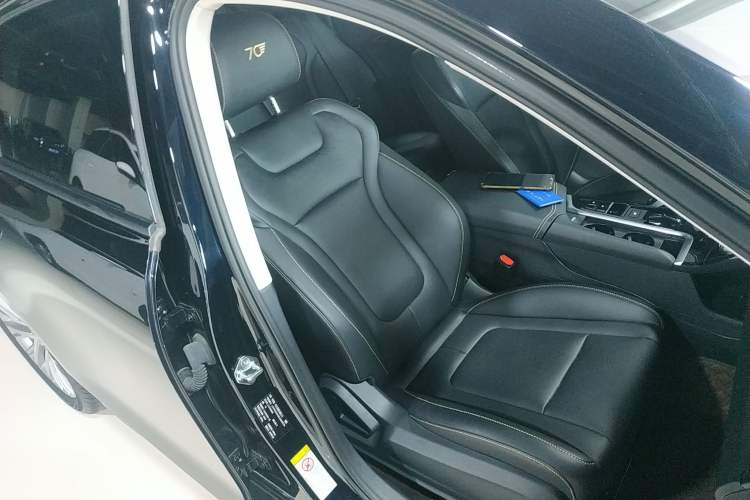 Used Bestune B70 2022 Third Generation 1.5T Automatic Enjoyment Version Right Front Seat