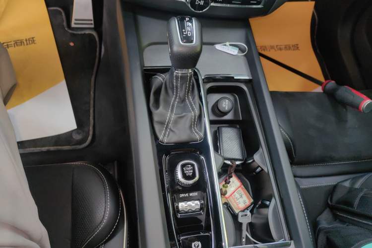 Used Volvo XC60 2019 T5 4x4 Smart & Dynamic Sport Edition China VI Standard
