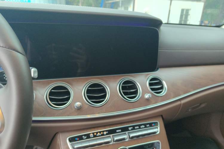 Used Mercedes-Benz E-Class 2019 Facelifted E 300 L Stylish Version Audio And AC Panel