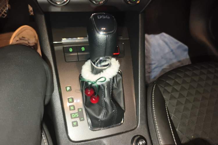 Used Skoda Octavia 2019 TSI280 DSG Luxury Edition Station Wagon China VI Standard Gear Lever