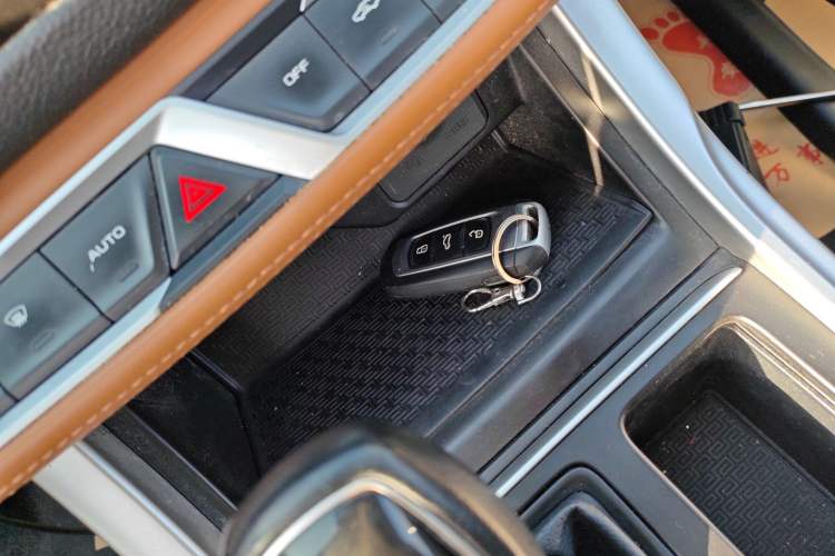 Used Geely Auto Vision X6 2019 1.4T CVT 4G Connected Luxury Version China VI Standard
