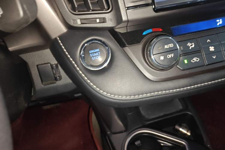 Used Toyota RAV4 2019 2.0L CVT Two-Wheel Drive ZhiShang Version China VI Standard
