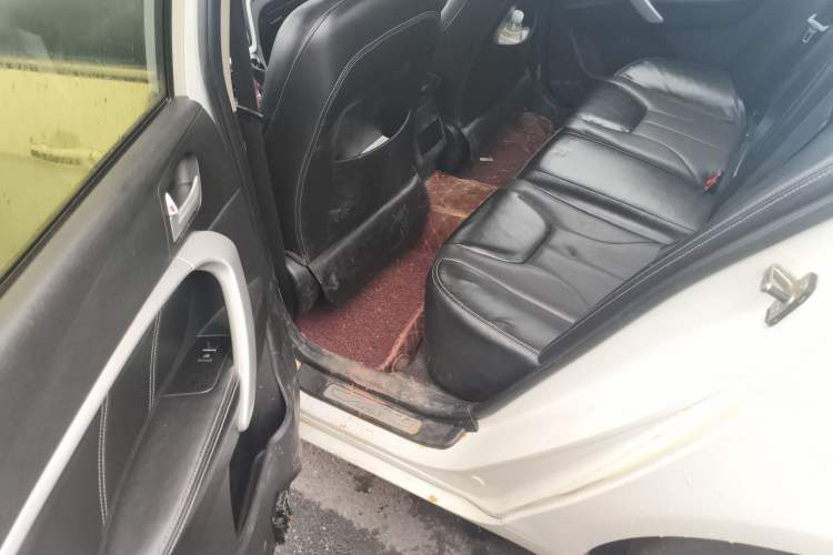 Used Geely Auto Emgrand 2016 Sedan 1.5L CVT Upward Version
