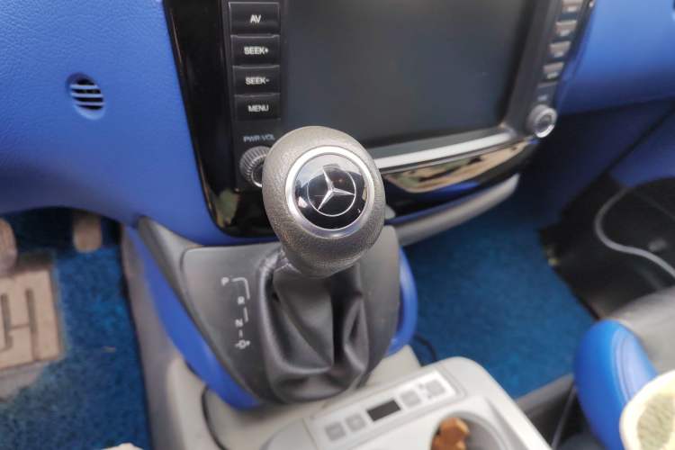 Used Mercedes-Benz Vito 2013 3.0L Elite Edition Gear Lever