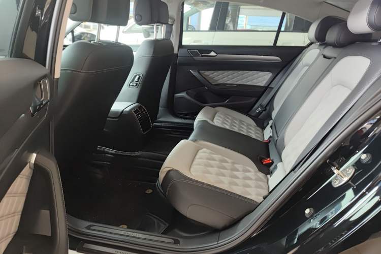 Used Volkswagen Magotan 2023 2 Million Units Limited Edition 330TSI DSG Leading Version Left Rear Seat