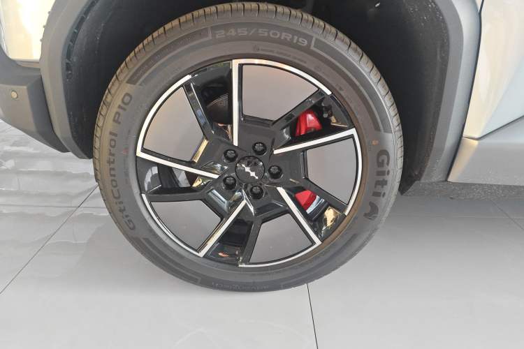 Used Formula Leopard Titanium 3 2025 501KM All-Wheel Drive Intelligent Driving Ultra Version